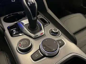Giulia Veloce Q4 Allrad Leder 3D-Navi Premium