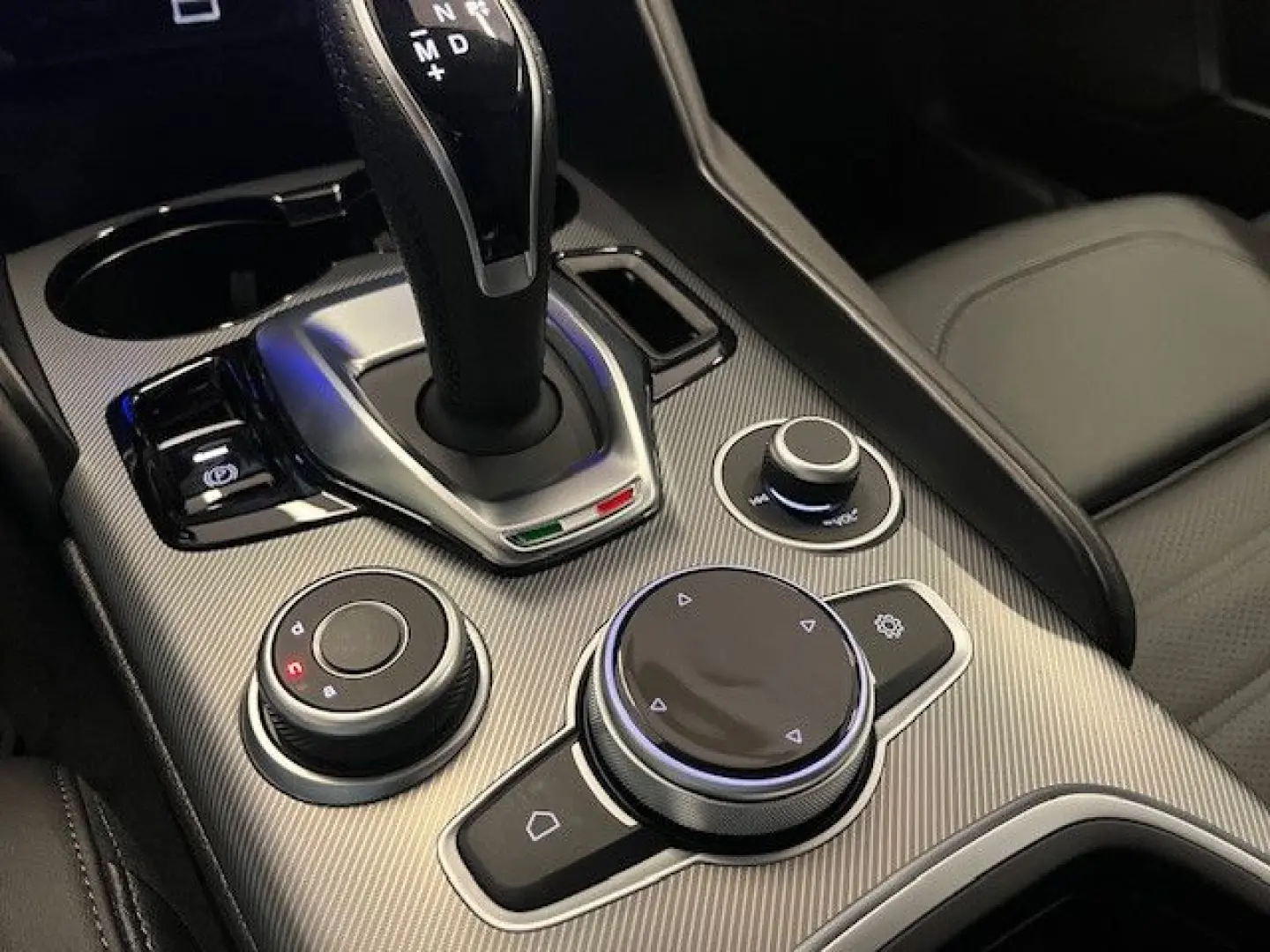 Giulia Veloce Q4 Allrad Leder 3D-Navi Premium