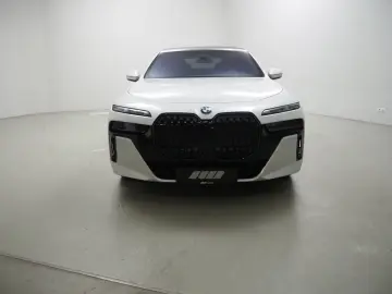 740d xDrive Limousine M-Sport UPE €163870