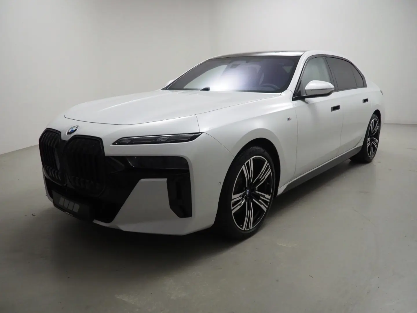 740d xDrive Limousine M-Sport UPE €163870