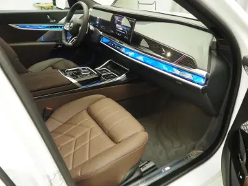 740d xDrive Limousine M-Sport UPE €163870
