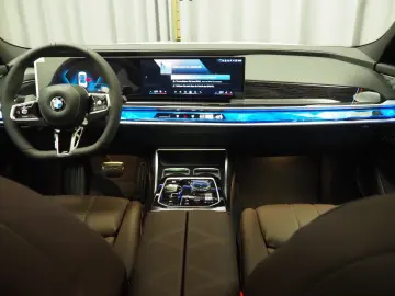 740d xDrive Limousine M-Sport UPE €163870