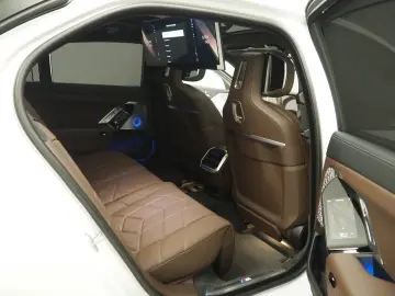 740d xDrive Limousine M-Sport UPE €163870