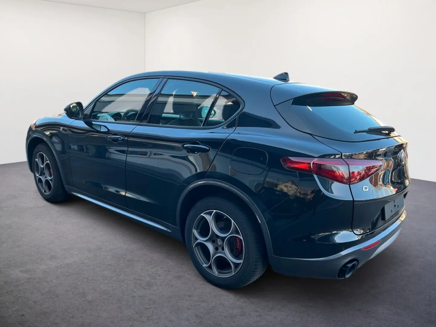 Stelvio TI 2.0 AT8 16V 280 PS AT8 Q4 NAVI/ASSIST