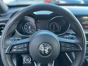 Stelvio TI 2.0 AT8 16V 280 PS AT8 Q4 NAVI/ASSIST