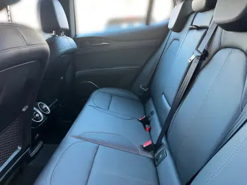 Stelvio TI 2.0 AT8 16V 280 PS AT8 Q4 NAVI/ASSIST
