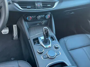 Stelvio TI 2.0 AT8 16V 280 PS AT8 Q4 NAVI/ASSIST