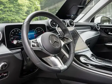 GLC 220 d 4M Avantgarde/LED/Cam/Pano/AHK/Memo/18