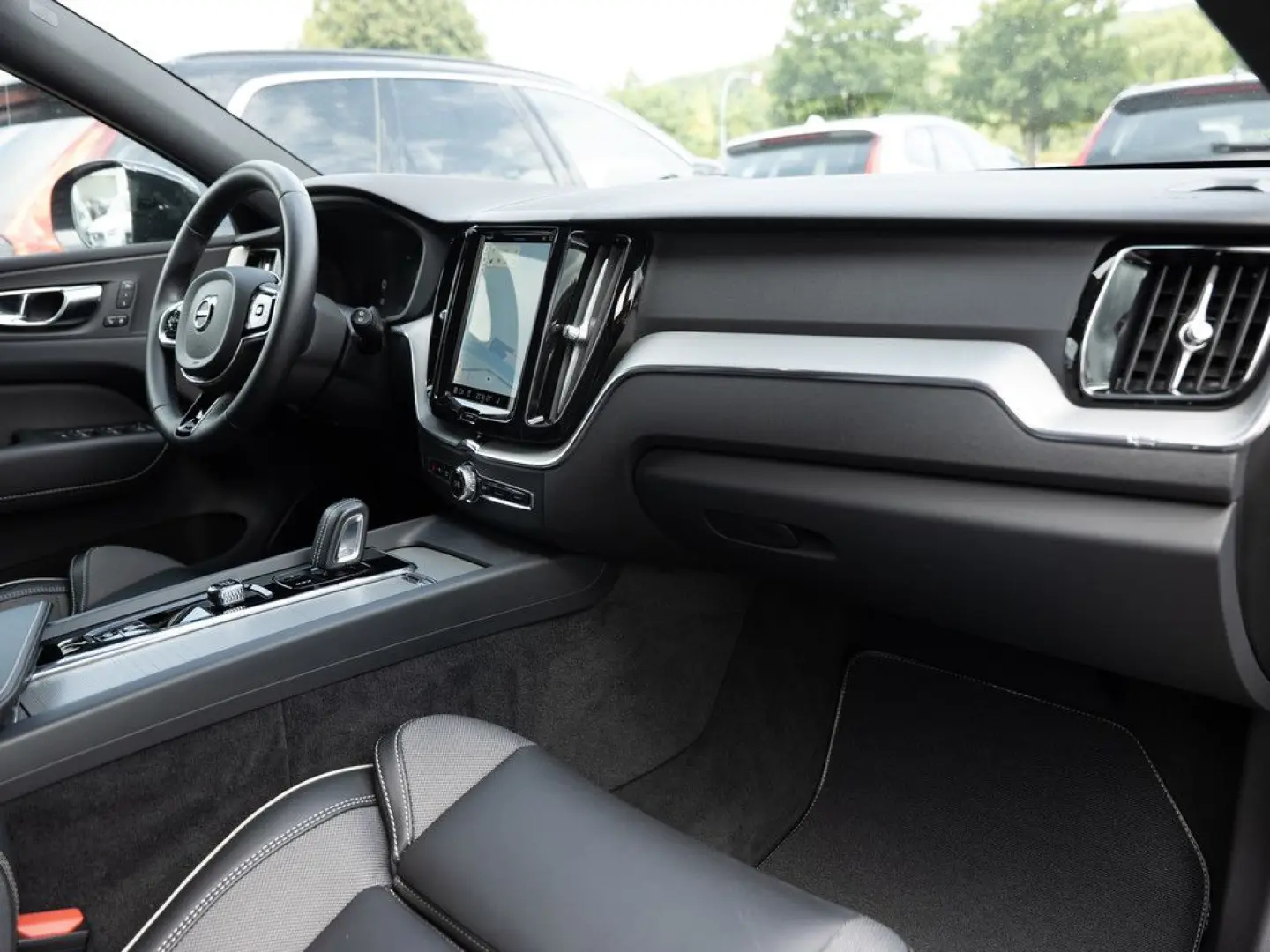 XC60 B4 R-Design SHZ NAVI W-LAN FACEL. LED 360°