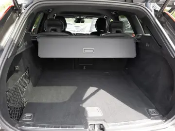 XC60 B4 R-Design SHZ NAVI W-LAN FACEL. LED 360°