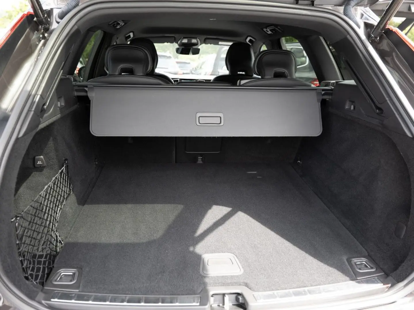 XC60 B4 R-Design SHZ NAVI W-LAN FACEL. LED 360°