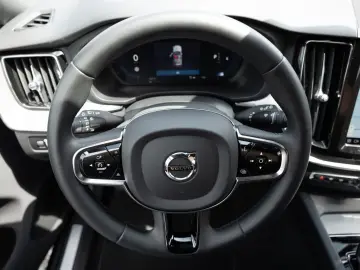 XC60 B4 R-Design SHZ NAVI W-LAN FACEL. LED 360°