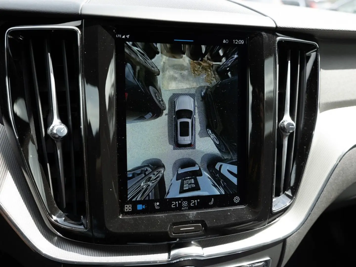 XC60 B4 R-Design SHZ NAVI W-LAN FACEL. LED 360°