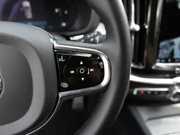 XC60 B4 R-Design SHZ NAVI W-LAN FACEL. LED 360°