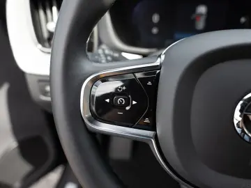 XC60 B4 R-Design SHZ NAVI W-LAN FACEL. LED 360°