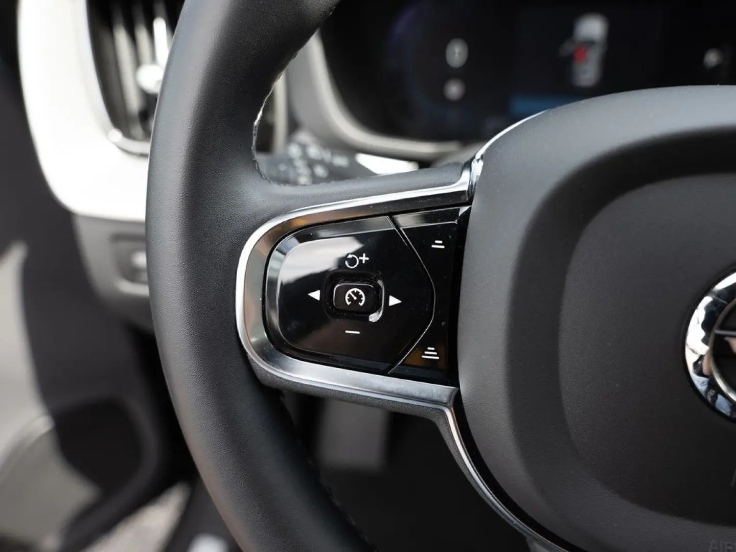 XC60 B4 R-Design SHZ NAVI W-LAN FACEL. LED 360°