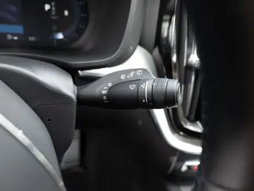 XC60 B4 R-Design SHZ NAVI W-LAN FACEL. LED 360°