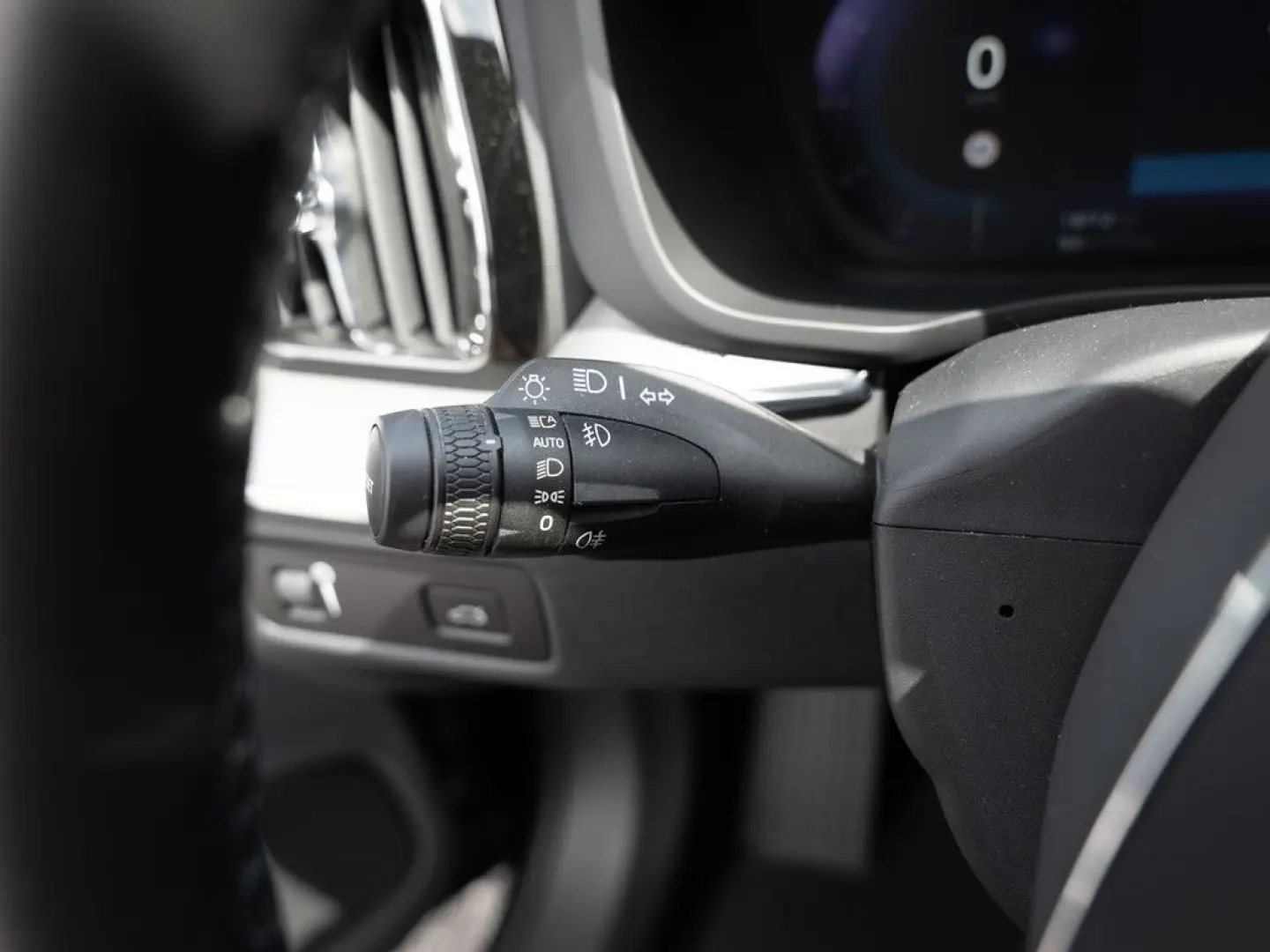 XC60 B4 R-Design SHZ NAVI W-LAN FACEL. LED 360°