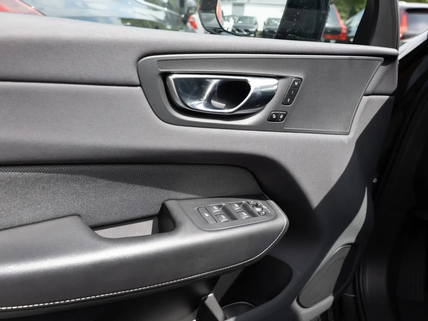 XC60 B4 R-Design SHZ NAVI W-LAN FACEL. LED 360°
