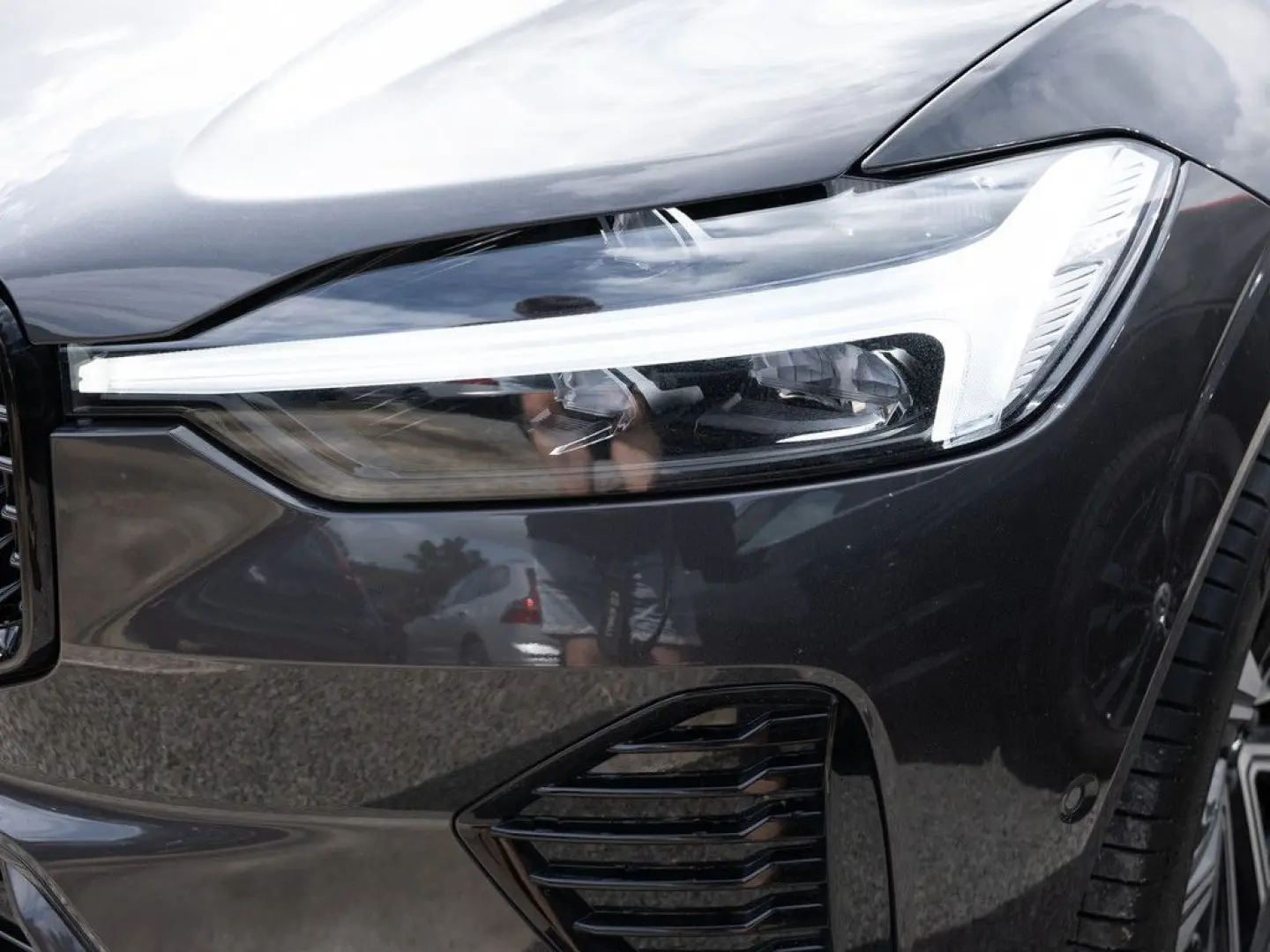 XC60 B4 R-Design SHZ NAVI W-LAN FACEL. LED 360°