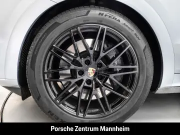 Cayenne GTS Carbon Design Paket AHK HA-Lenkung S
