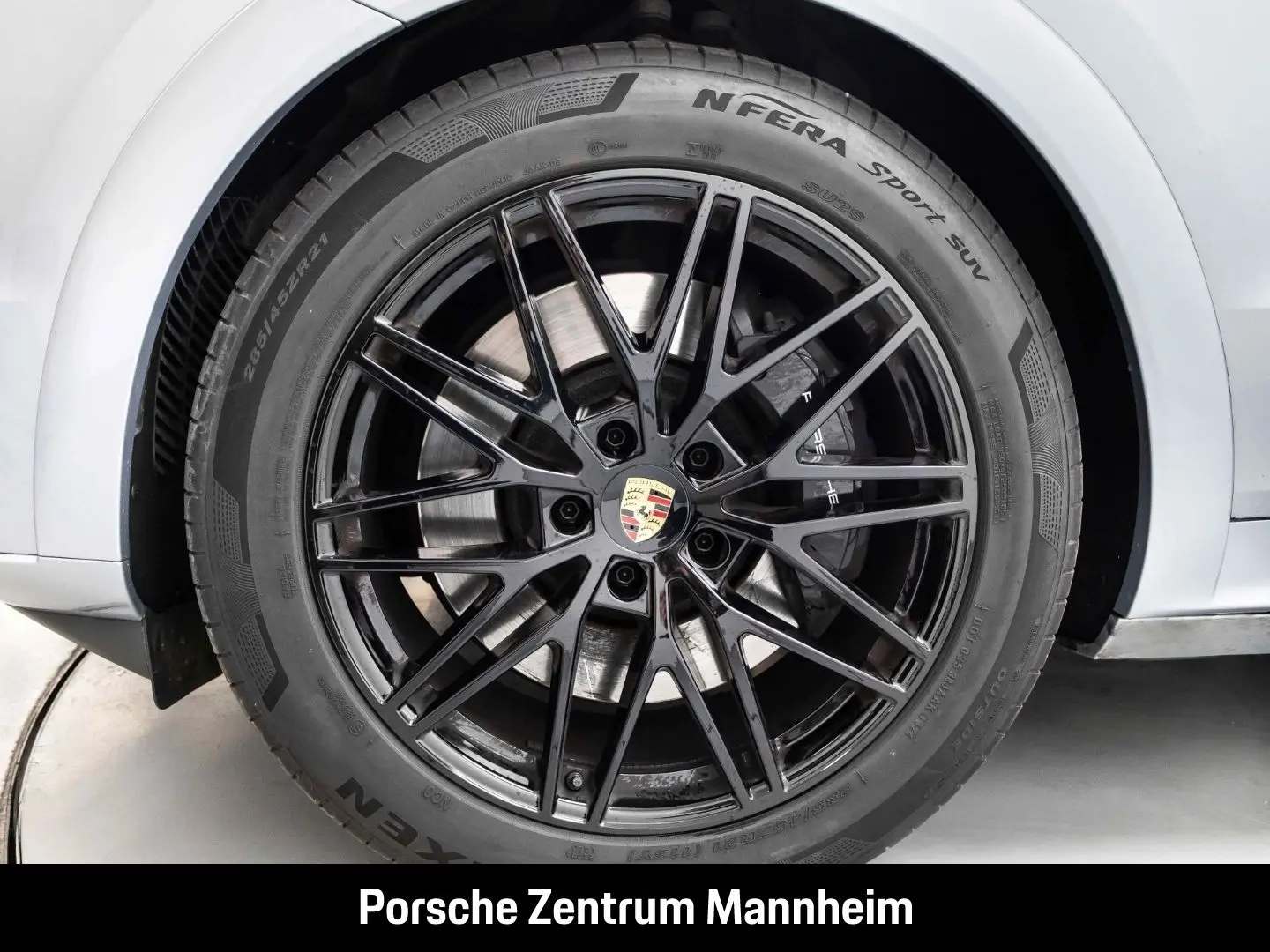 Cayenne GTS Carbon Design Paket AHK HA-Lenkung S