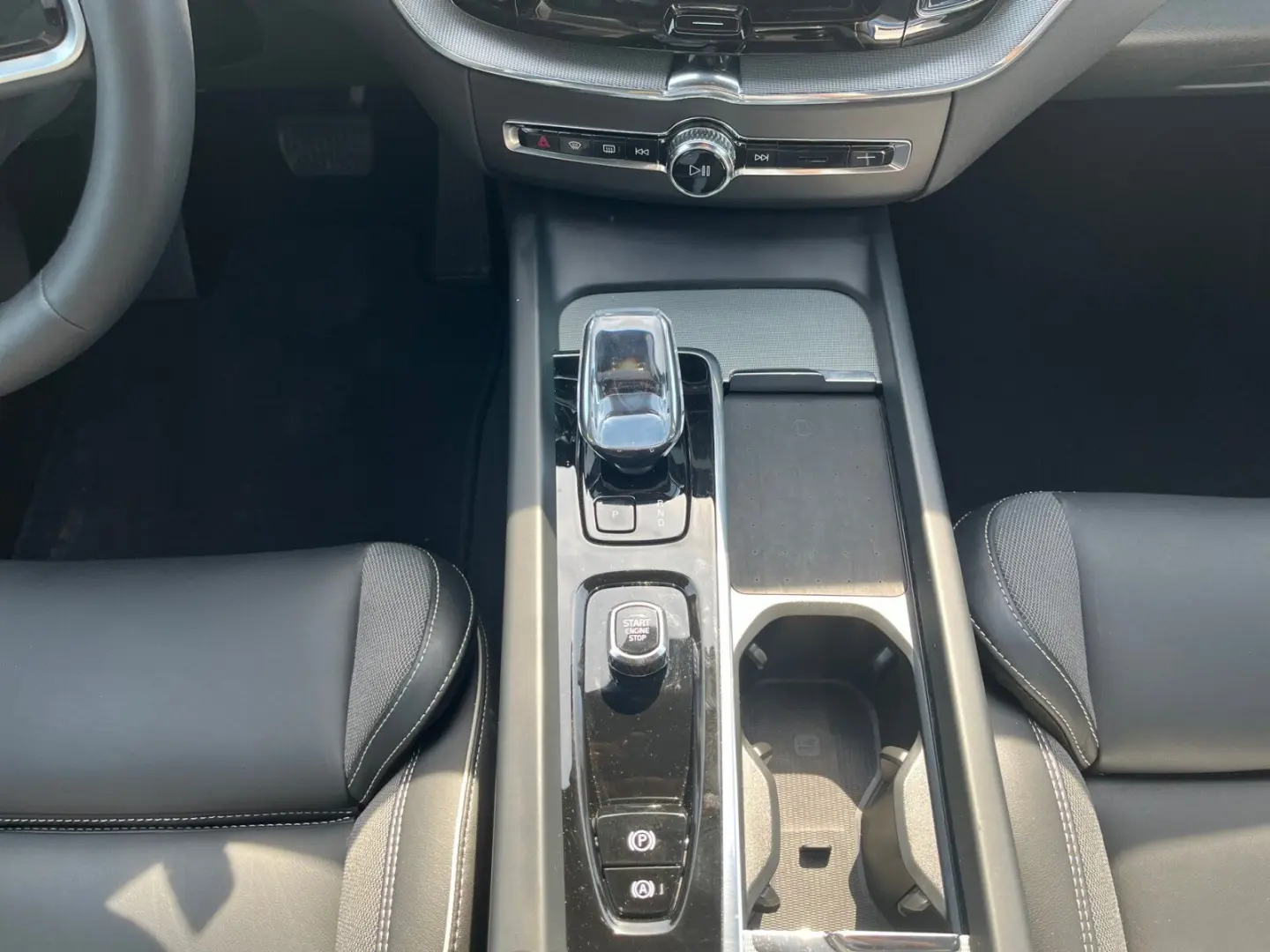 XC60 T8 Hybrid AWD Plus Dark *NAVI*360°KA*Harman
