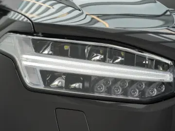 XC90 T8 Ultra Dark Recharge Plug-In Hybrid AWD