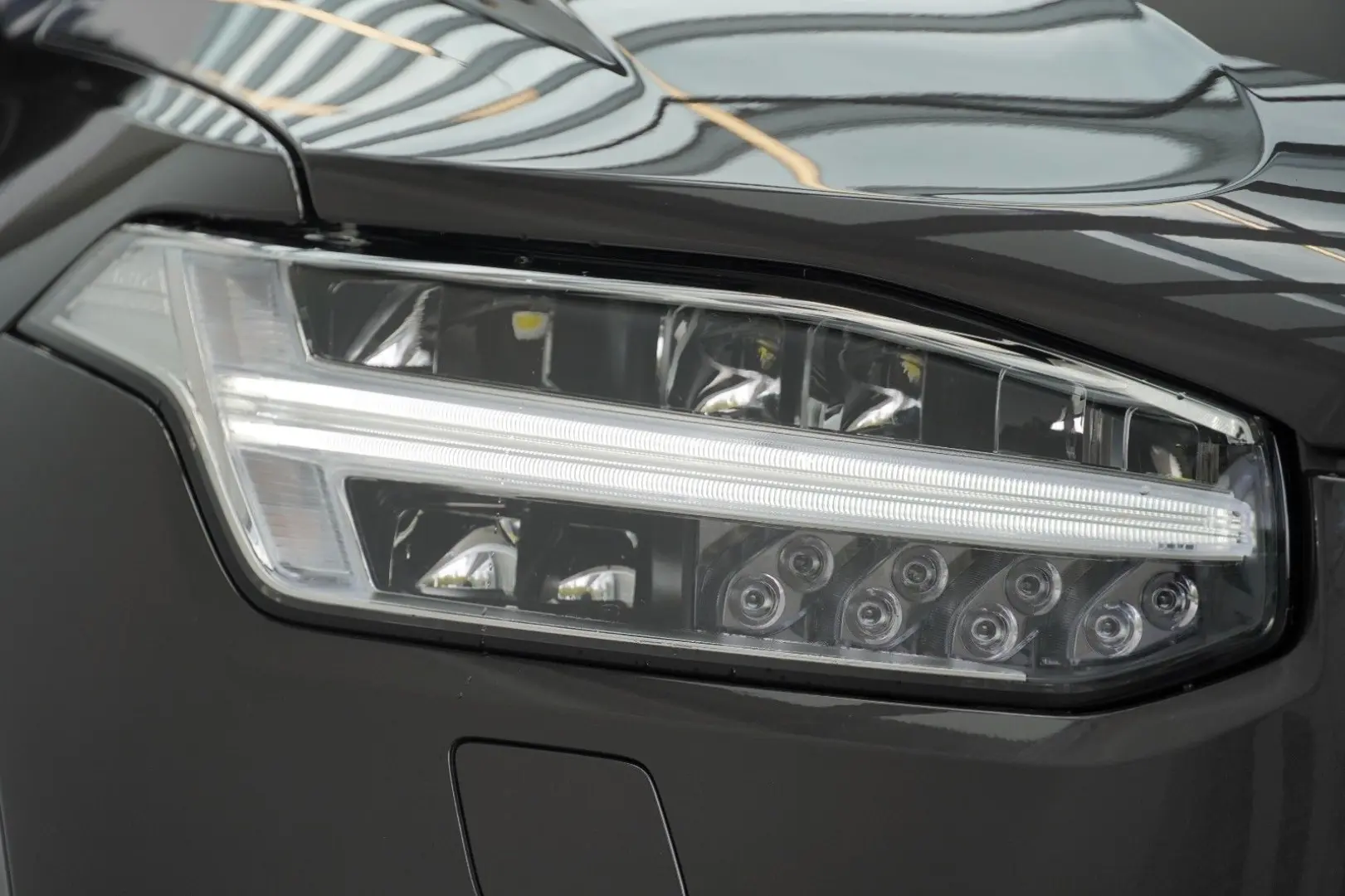 XC90 T8 Ultra Dark Recharge Plug-In Hybrid AWD
