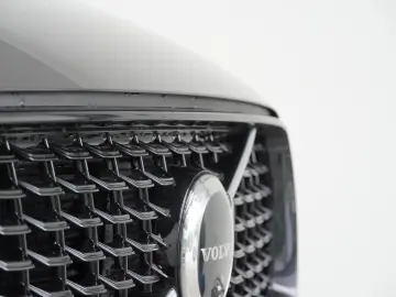 XC90 T8 Ultra Dark Recharge Plug-In Hybrid AWD