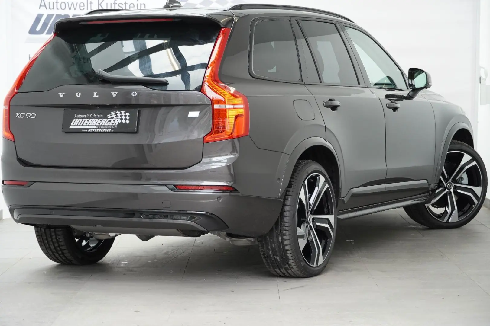 XC90 T8 Ultra Dark Recharge Plug-In Hybrid AWD