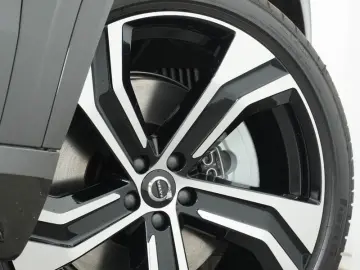 XC90 T8 Ultra Dark Recharge Plug-In Hybrid AWD
