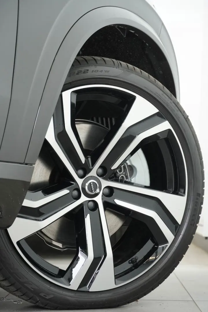XC90 T8 Ultra Dark Recharge Plug-In Hybrid AWD