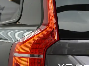XC90 T8 Ultra Dark Recharge Plug-In Hybrid AWD