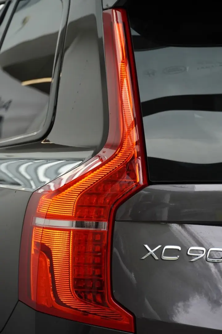 XC90 T8 Ultra Dark Recharge Plug-In Hybrid AWD