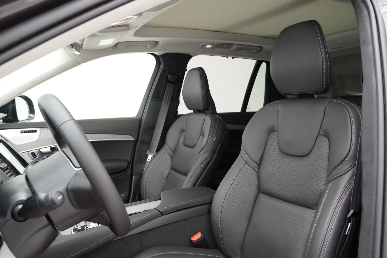 XC90 T8 Ultra Dark Recharge Plug-In Hybrid AWD