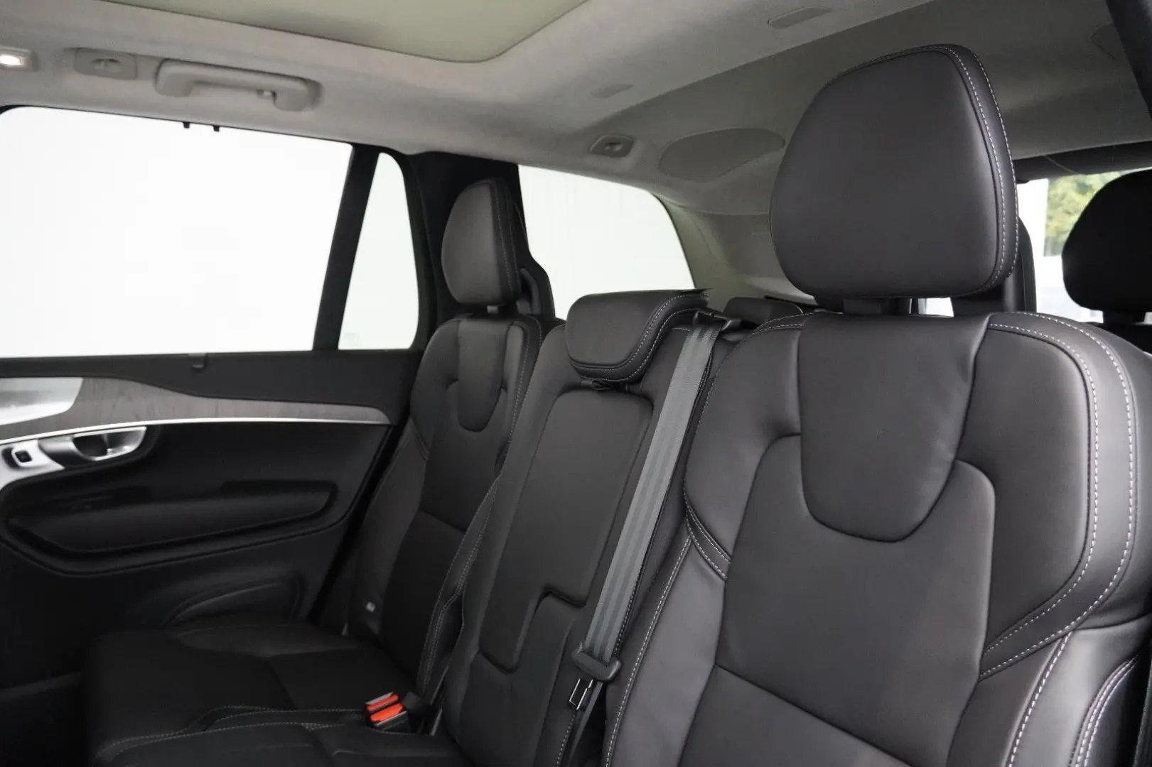 XC90 T8 Ultra Dark Recharge Plug-In Hybrid AWD