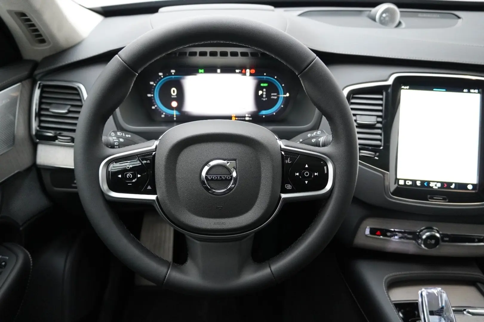 XC90 T8 Ultra Dark Recharge Plug-In Hybrid AWD