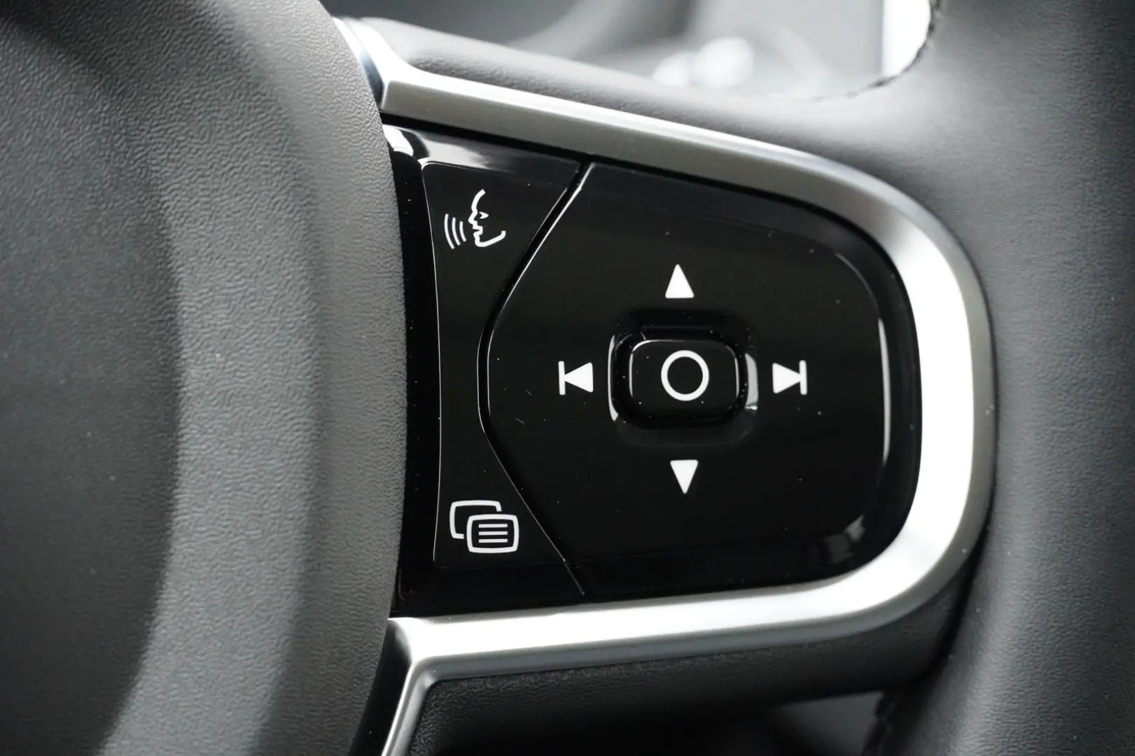 XC90 T8 Ultra Dark Recharge Plug-In Hybrid AWD