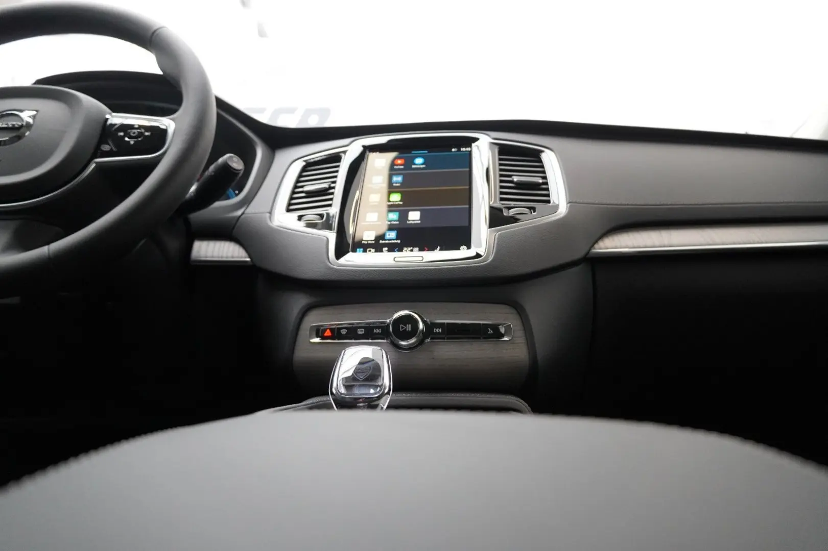 XC90 T8 Ultra Dark Recharge Plug-In Hybrid AWD