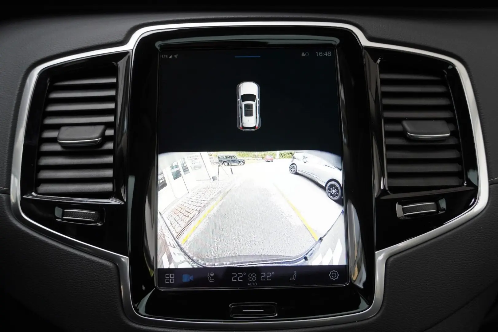 XC90 T8 Ultra Dark Recharge Plug-In Hybrid AWD