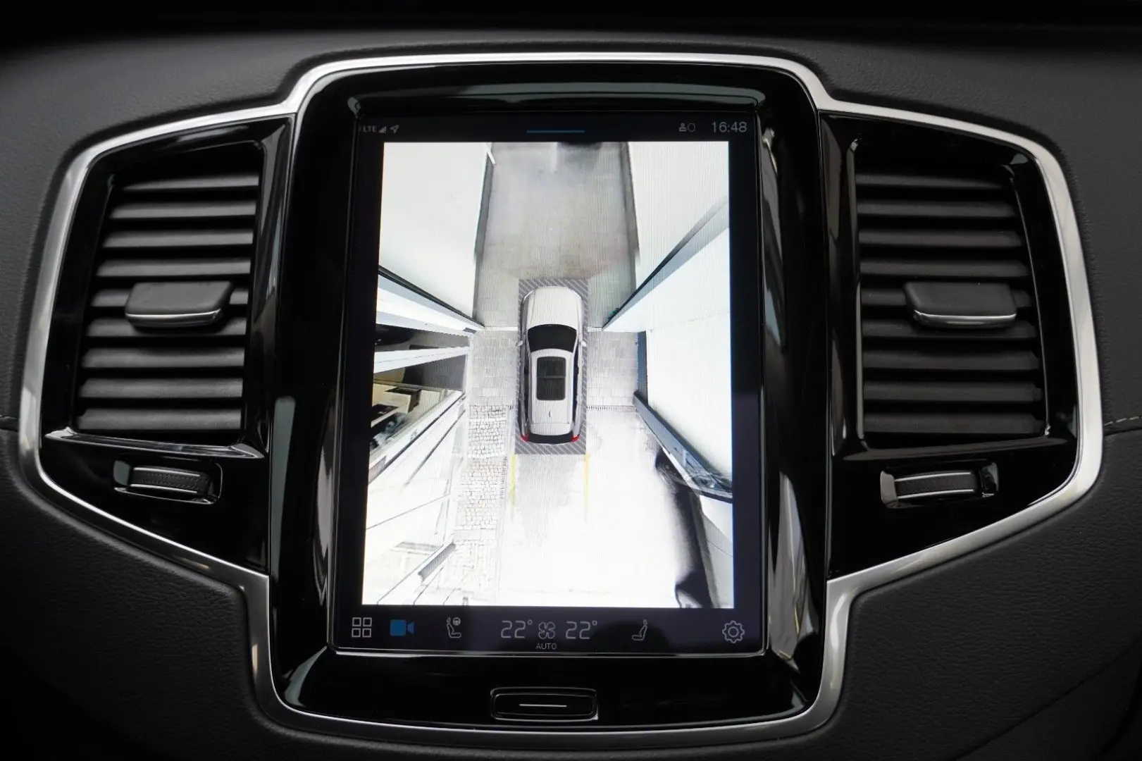 XC90 T8 Ultra Dark Recharge Plug-In Hybrid AWD