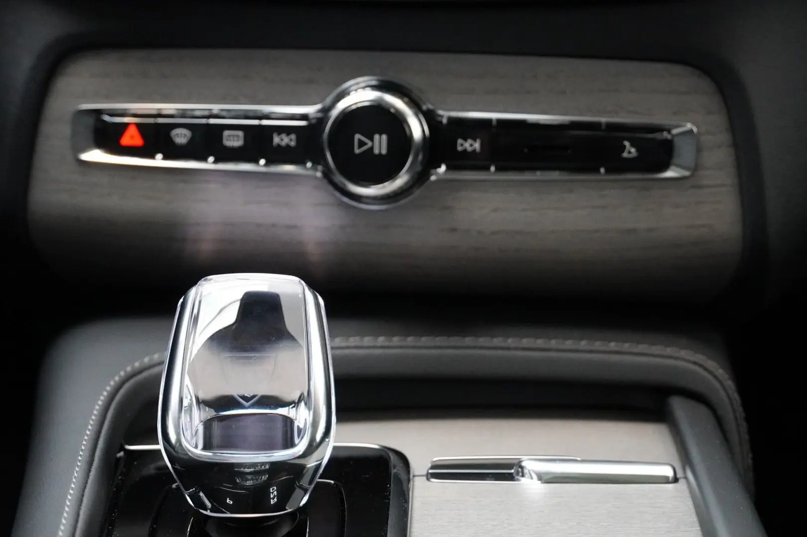 XC90 T8 Ultra Dark Recharge Plug-In Hybrid AWD