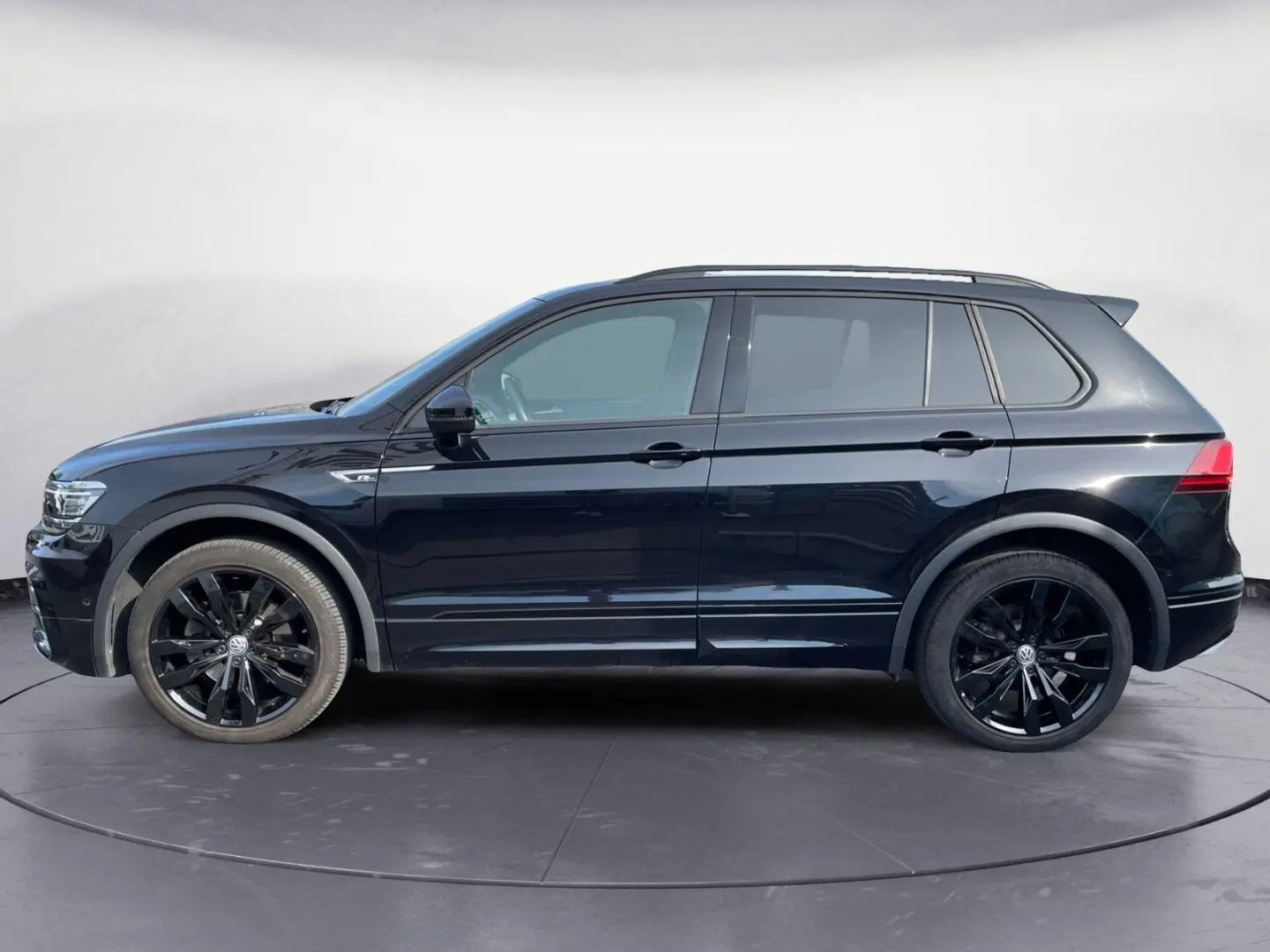 Tiguan R-Line Black Style 2.0 TSI LED/NAVI/STHZ/