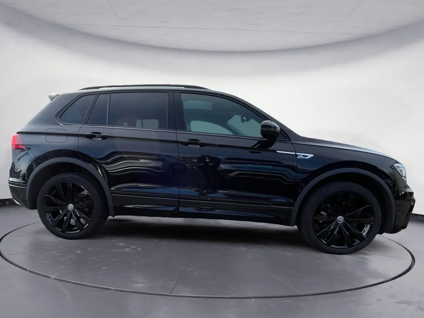 Tiguan R-Line Black Style 2.0 TSI LED/NAVI/STHZ/
