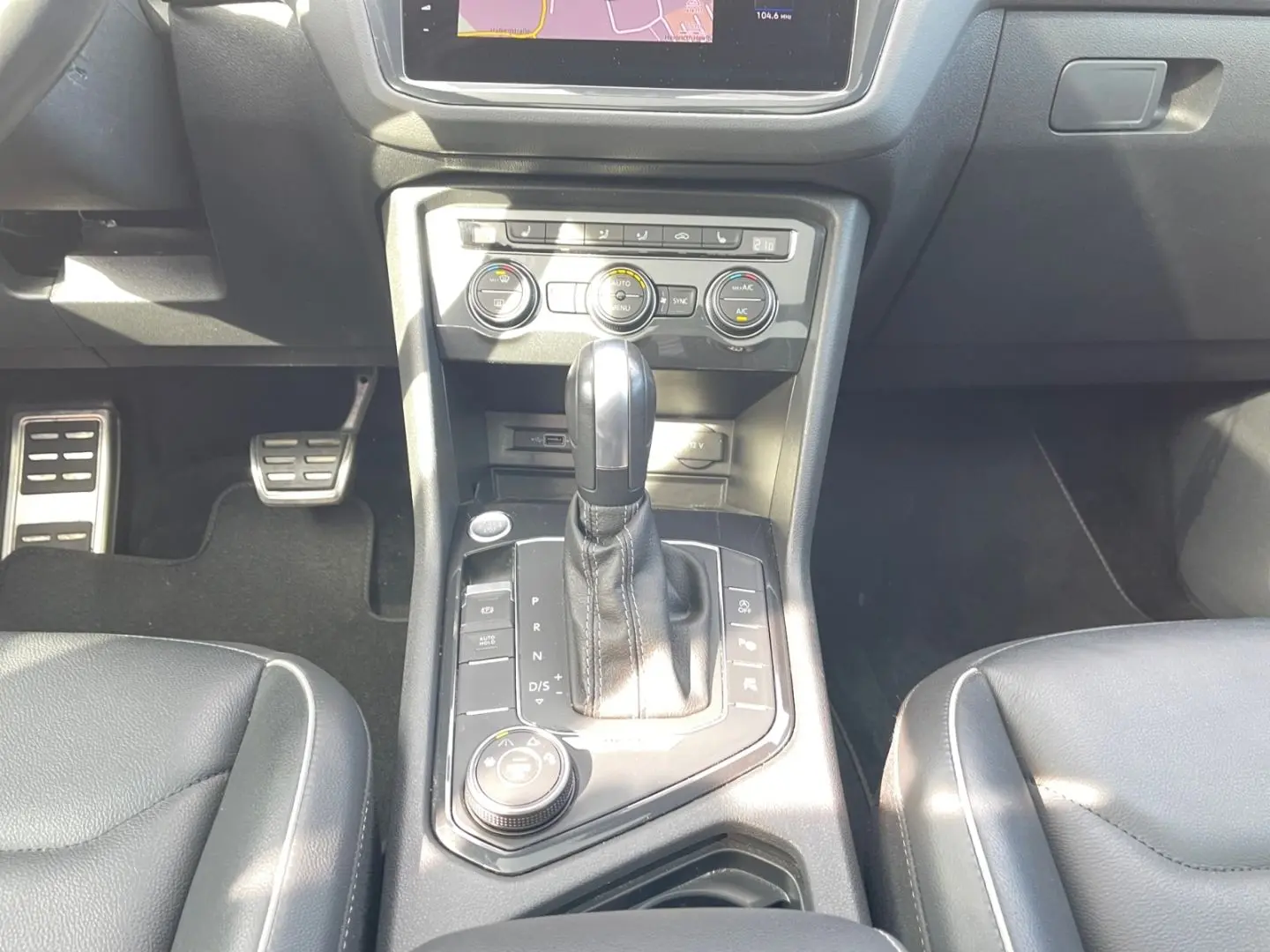 Tiguan R-Line Black Style 2.0 TSI LED/NAVI/STHZ/