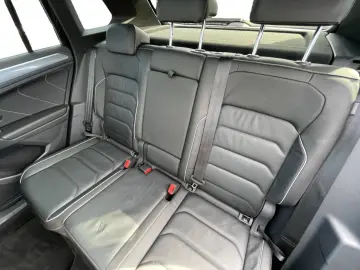 Tiguan R-Line Black Style 2.0 TSI LED/NAVI/STHZ/