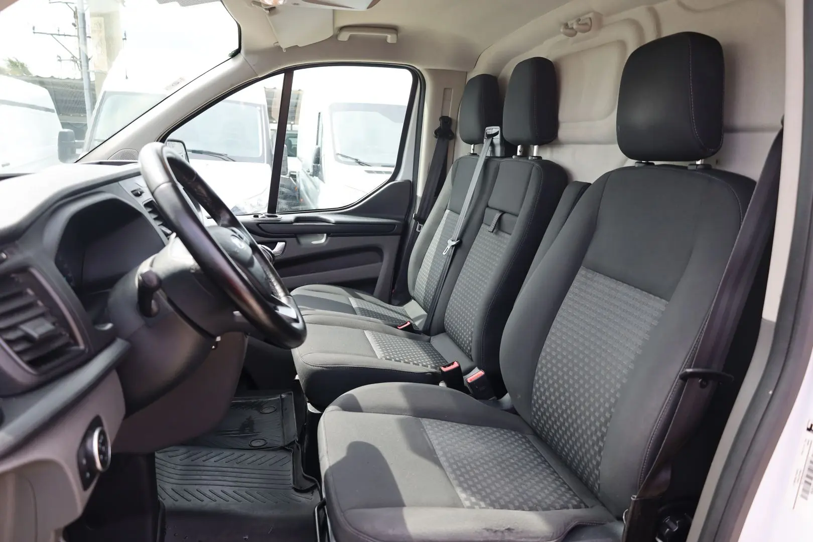 FORD TRANSIT CUSTOM L2H1 2.0D