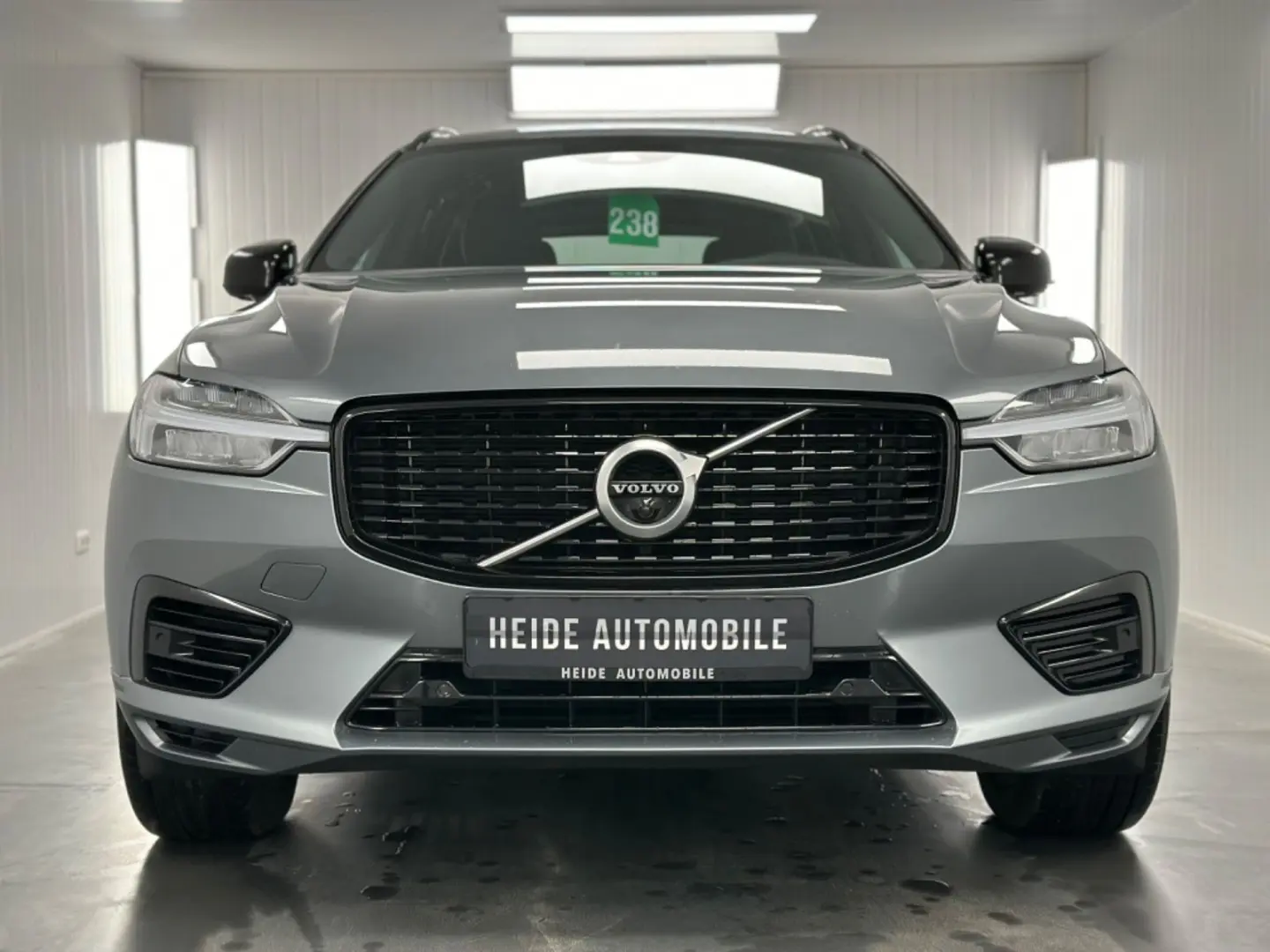 XC60 R Design T8  Recharge Plug-In Hybrid AWD