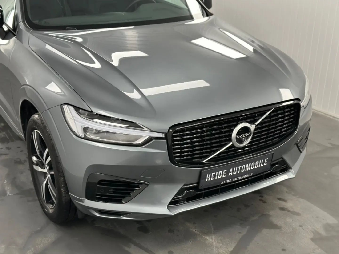 XC60 R Design T8  Recharge Plug-In Hybrid AWD